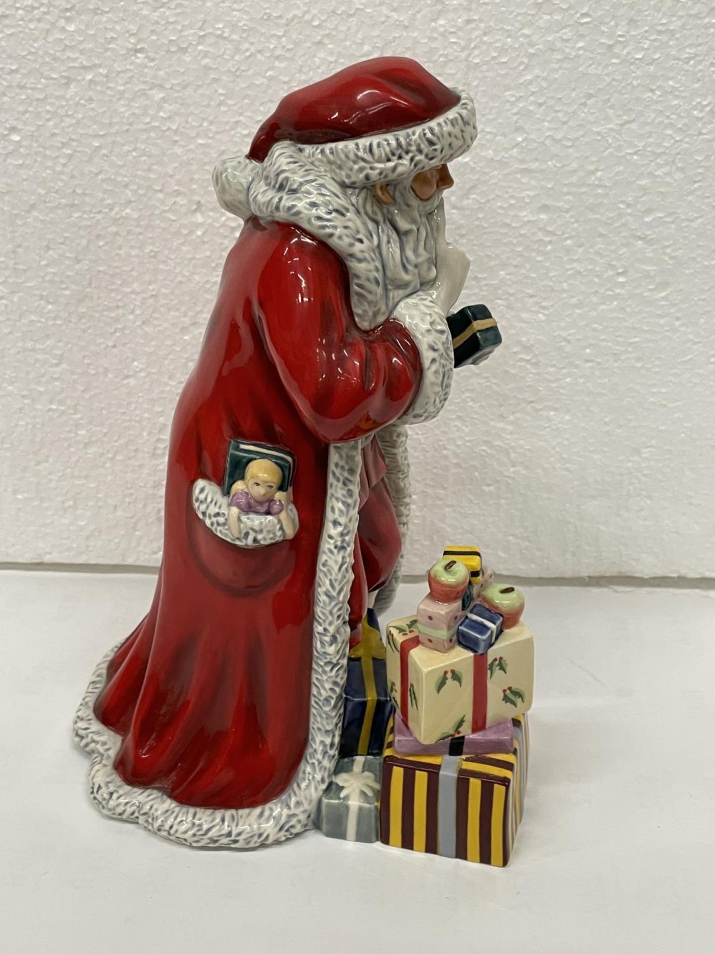 A ROYAL DOULTON FIGURE FATHER CHRISTMAS HN 5367 - Image 4 of 5