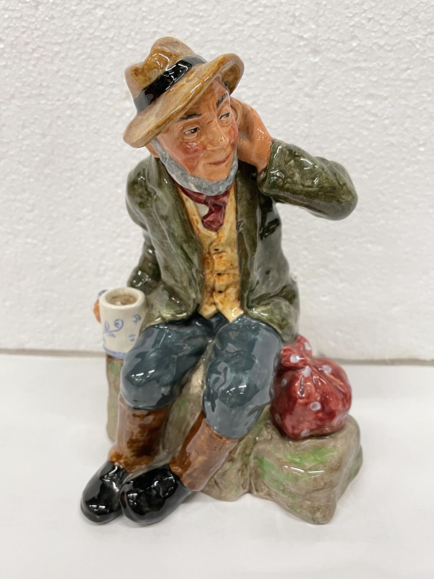 A ROYAL DOULTON FIGURE OWD WILLIAM HN 2042