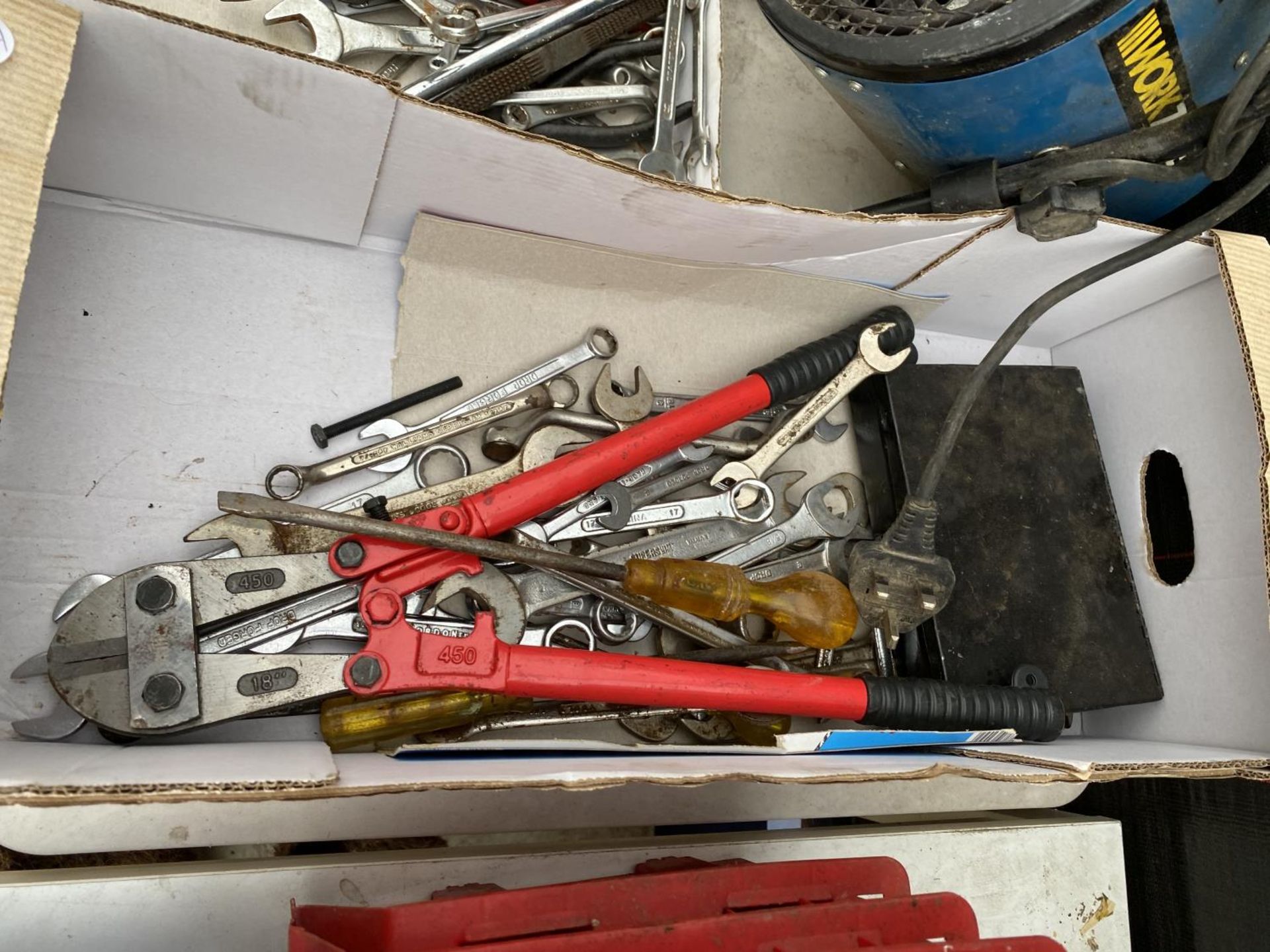 AN ASSORTMENT OF TOOLS TO INCLUDE SPANNERS AND BOLT CUTTERS - Image 2 of 4