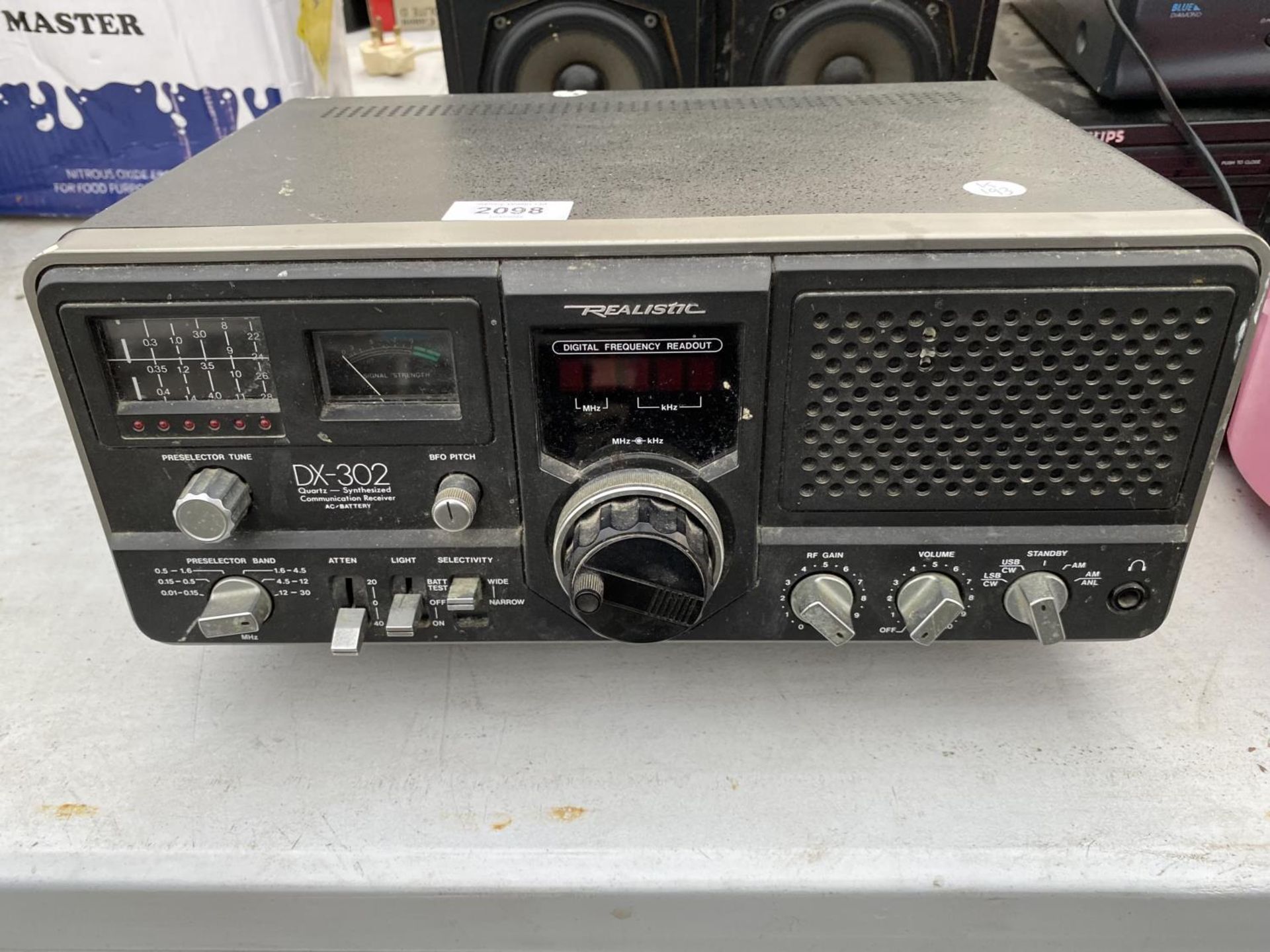 A REALISTIC DX-302 COMMUNICATION RECIEVER - Image 2 of 3