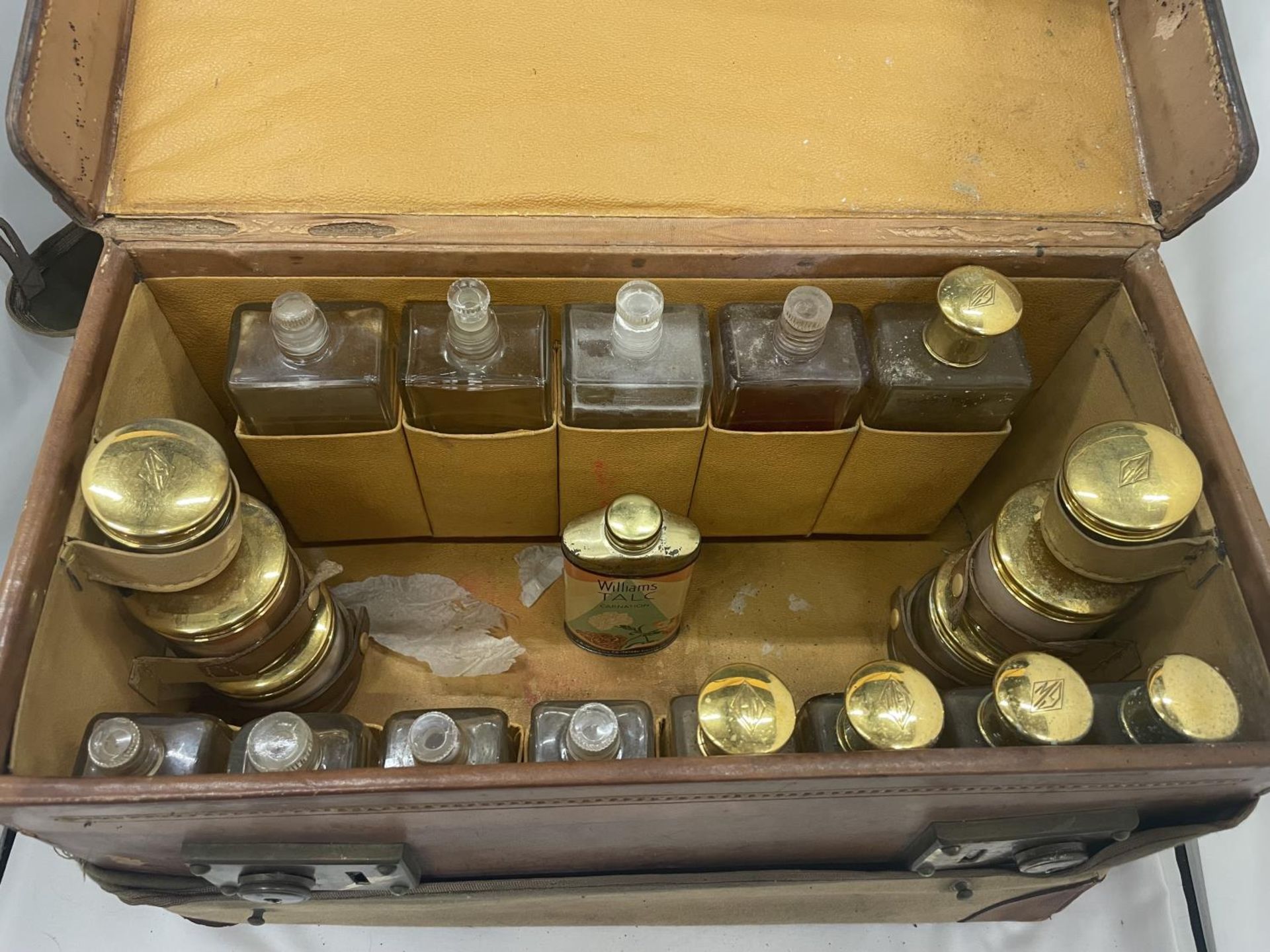 A VINTAGE AUX ETATS UNIS 229 RUE ST HONORE PARIS VANITY/APOTHECARY CASE MONGRAMED ON COVER, CASE AND - Image 5 of 13