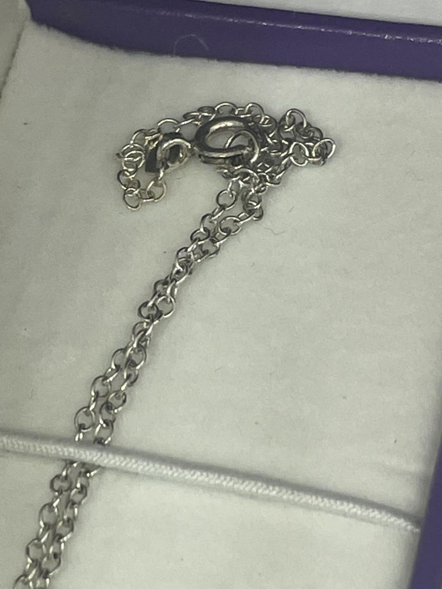 A MARKED SILVER NECKLACE WITH A CLEAR STONE PENDANT - Image 3 of 4