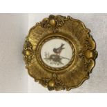 AN OVAL GILT FRAME WITH A BIRD TAPESTRY DIAMETER 19CM