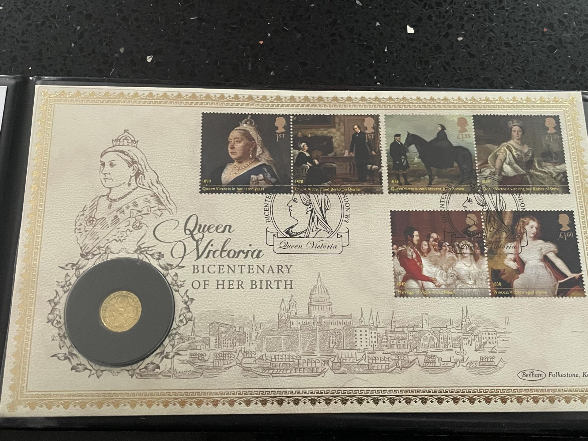 A 200TH ANNIVERSARY OF QUEEN VICTORIA 9 CARAT GOLD COMMEMORATIVE COIN COVER - LIMITED EDITION OF 299 - Image 2 of 4
