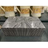 A BLACK AND WHITE BOX WITH GEOMETRIC DESIGN - WEIDTH 25.5CM, HEIGHT 7CM, DEPTH 15.5CM
