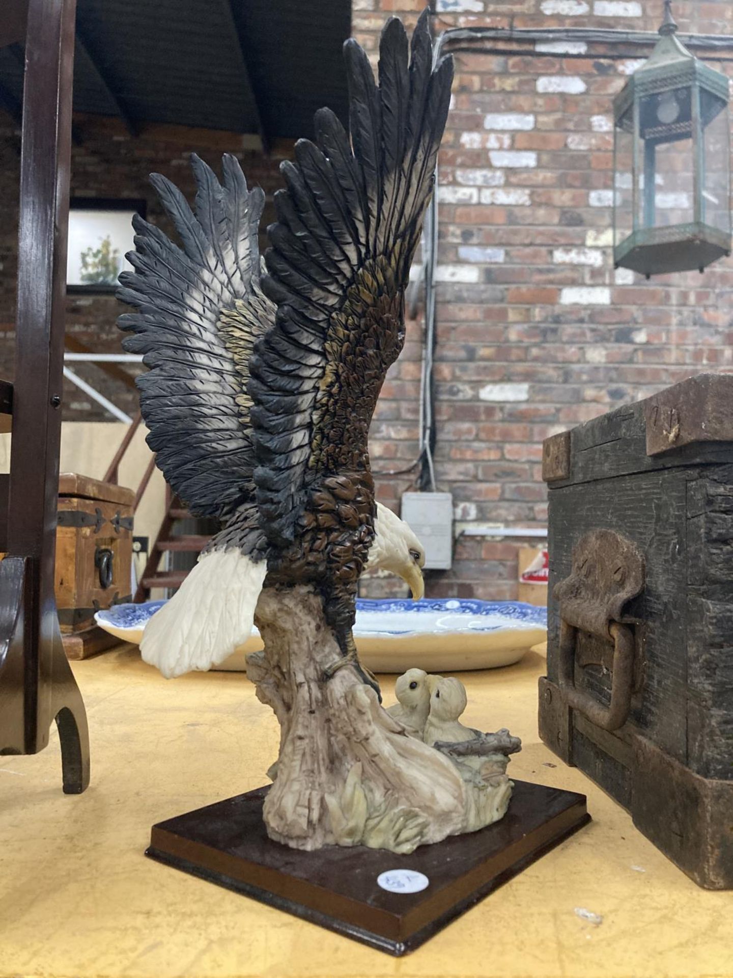 A RESIN MODEL OF A GOLDEN EAGLE WITH CHICKS IN A NEST HEIGHT 34CM - Image 3 of 4