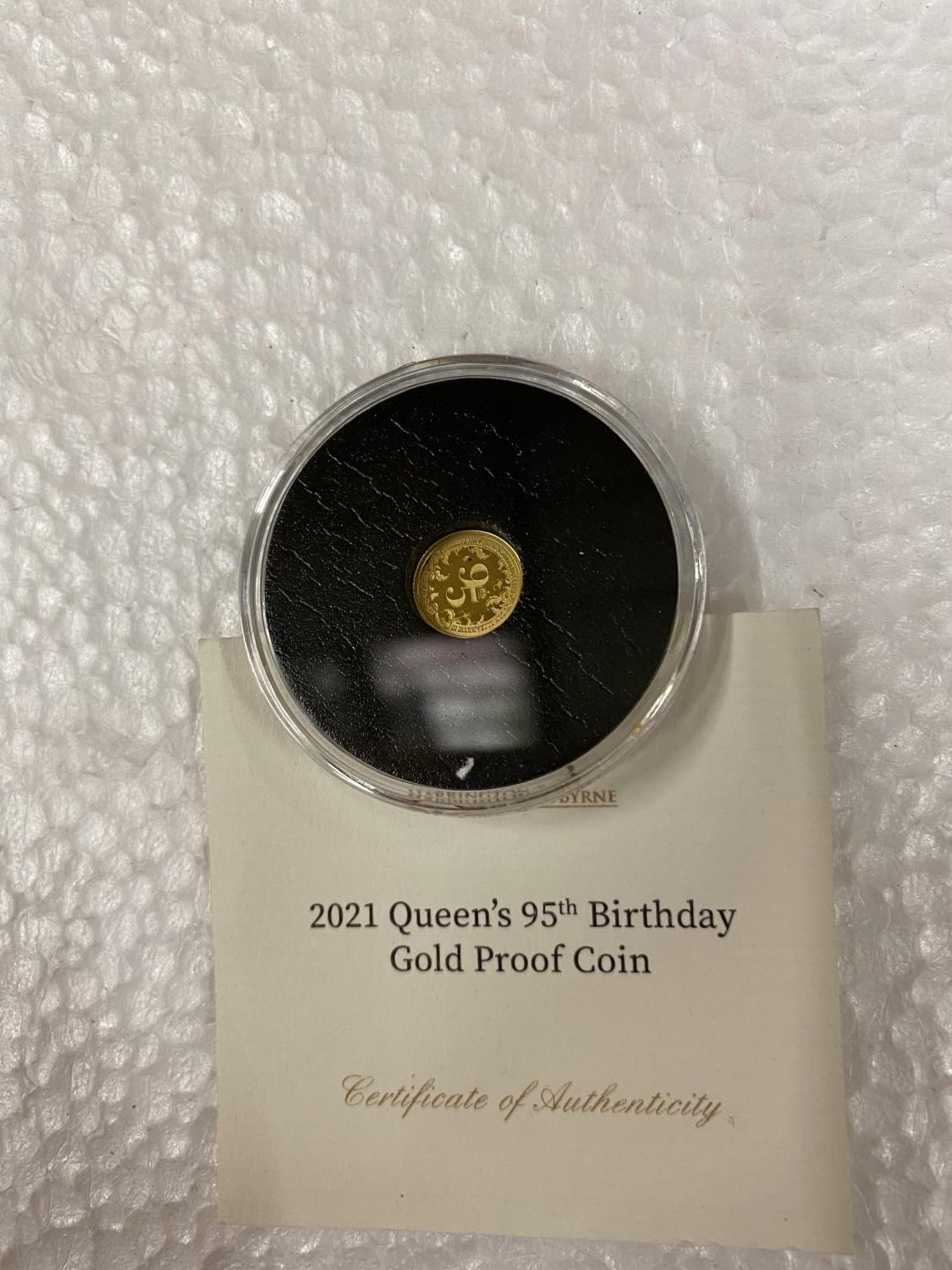 SOLOMON ISLANDS “2021 QUEEN’S 95TH BITHDAY” 24 CARAT GOLD PROOF COIN WITH COA. THE COIN WEIGHS 0.5 - Image 2 of 3