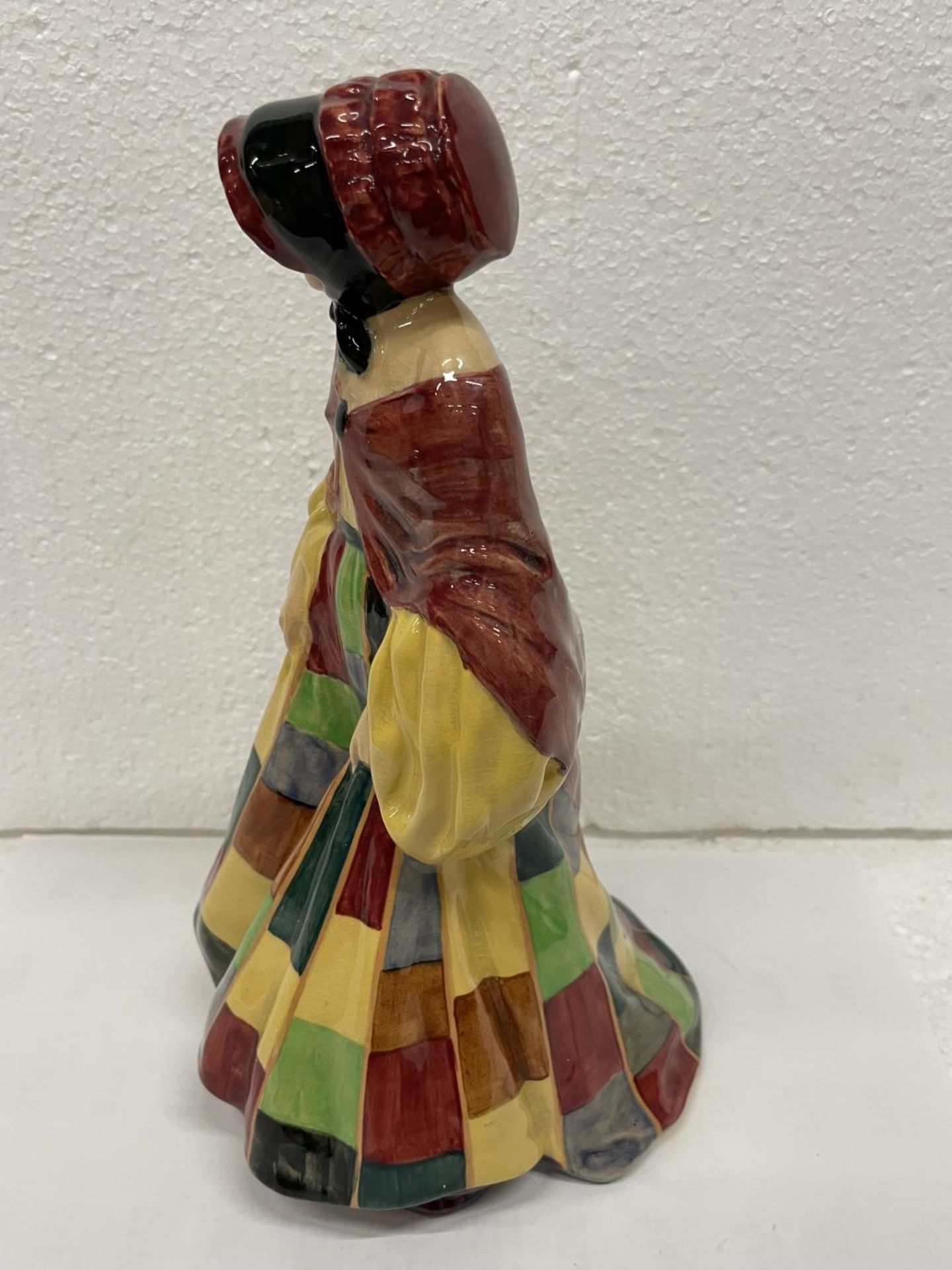 A ROYAL DOULTON FIGURE PARSONS DAUGHTER HN 564 - Image 2 of 5