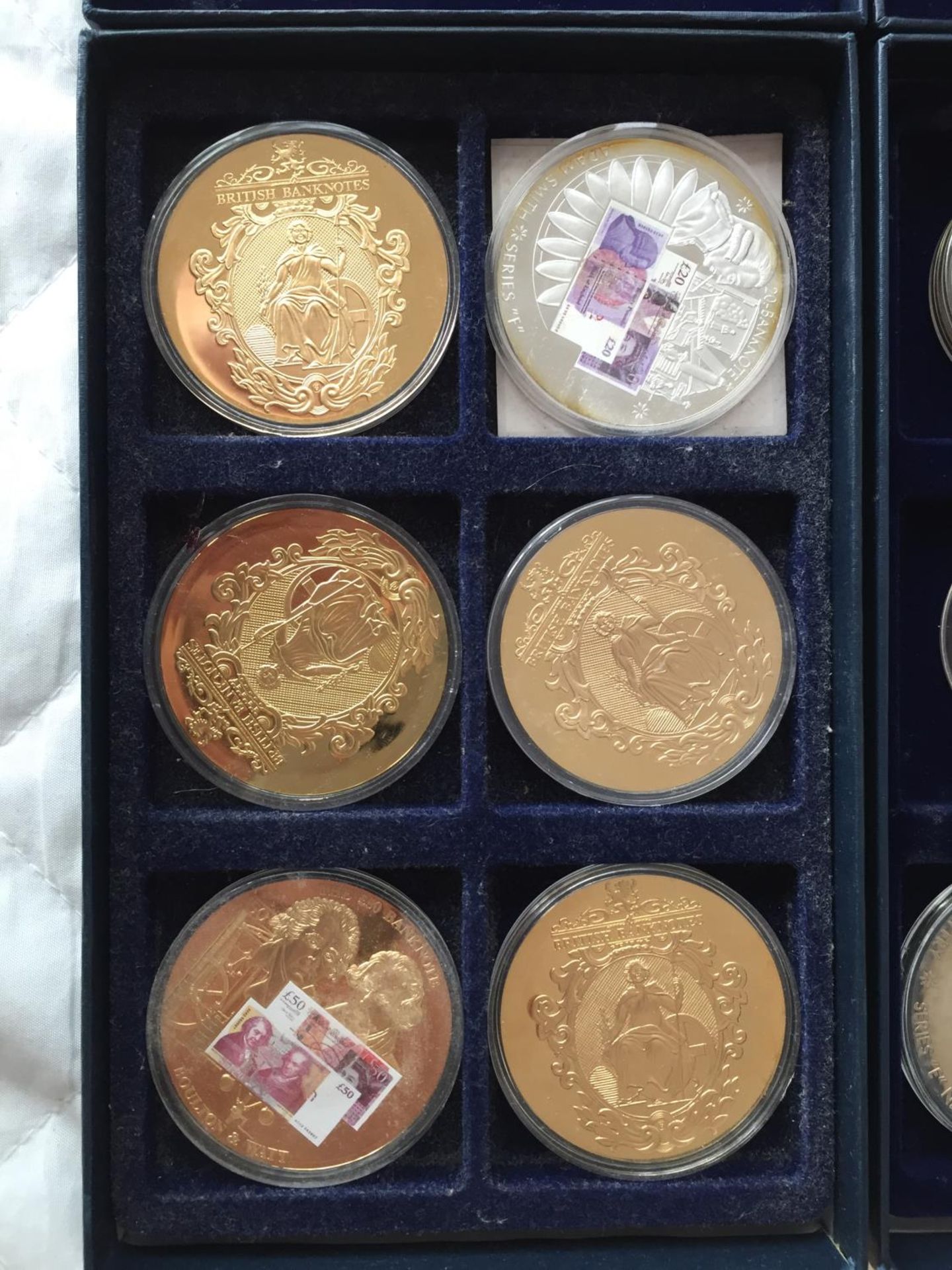 A COLLECTION OF COMMEMORATIVE COINS MOSTLY REPRESENTING VARIOUS MONARCHS ETC. IN CAPSULES, SOME - Image 5 of 7