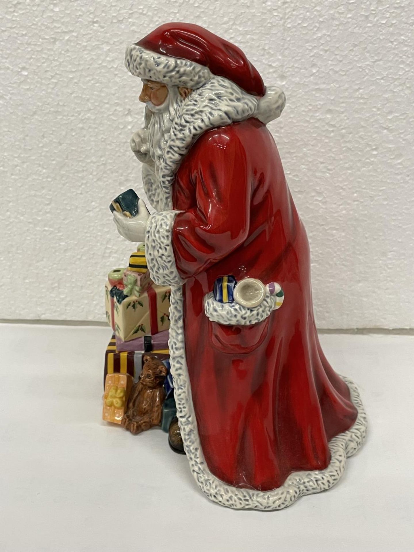 A ROYAL DOULTON FIGURE FATHER CHRISTMAS HN 5367 - Image 2 of 5