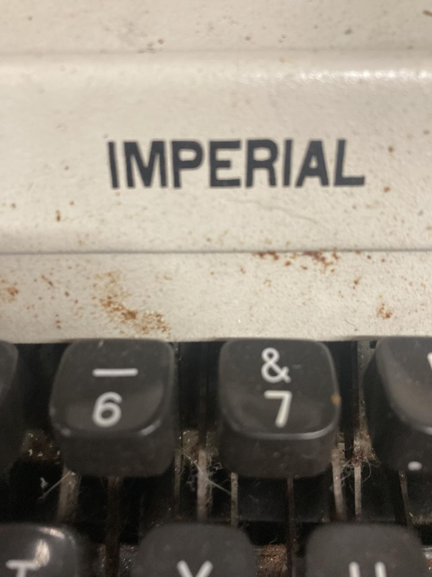 A VINTAGE IMPERIAL 'GOOD COMPANION' 203 TYPEWRITER - Image 2 of 3