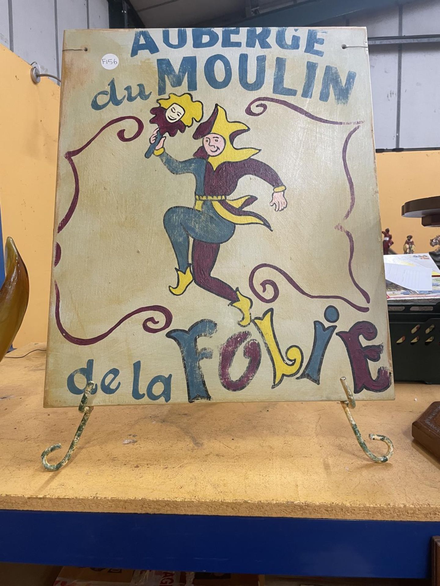 A HANDPAINTED WOODEN SIGN AUBERGE DU MOULIN DE DE LA FOLIE ON AN EASELSIZE 62CM X 51CM