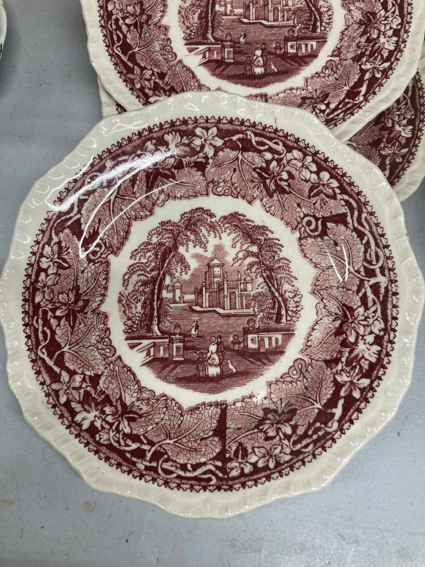 A QUANTITY OF MASON'S RED 'VISTA ENGLAND' PLATES - Image 2 of 4