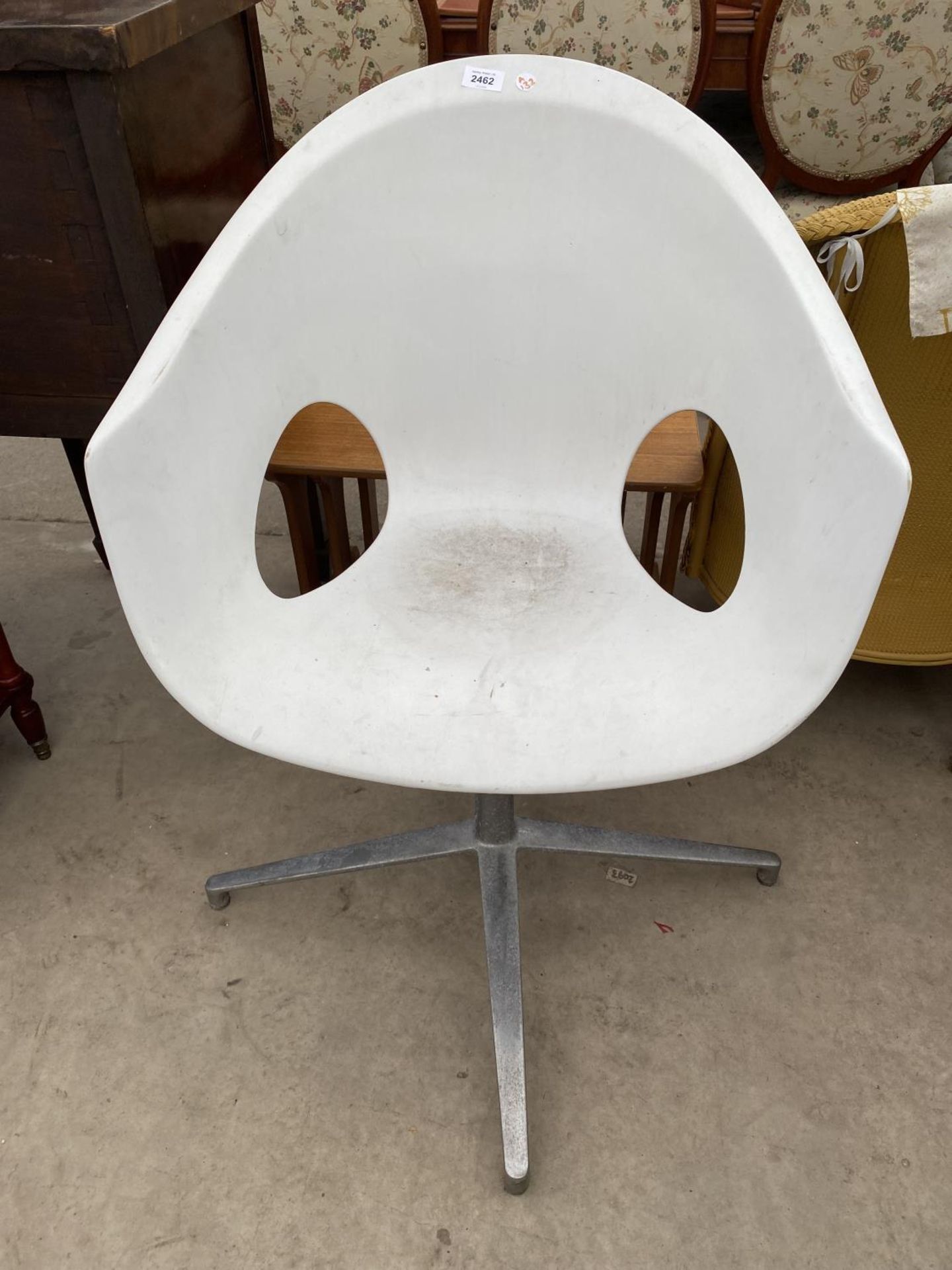 A 'CONNECTION' TWO TONE MODERNIST CHAIR ON ALLOY STAND