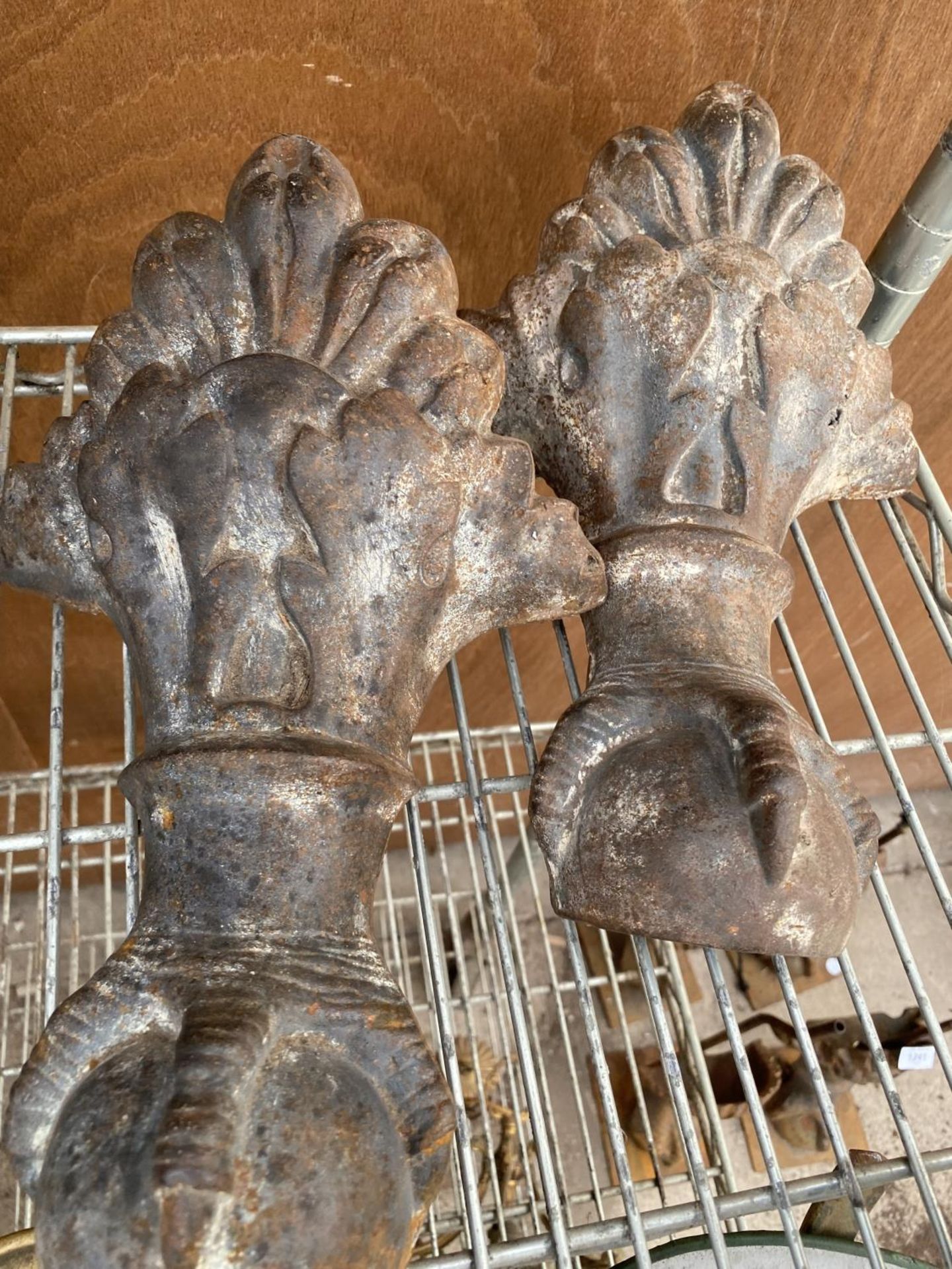 A SET OF FOUR VINTAGE CAST IRON BALL AND CLAWW FURNITURE FEET - Image 3 of 3