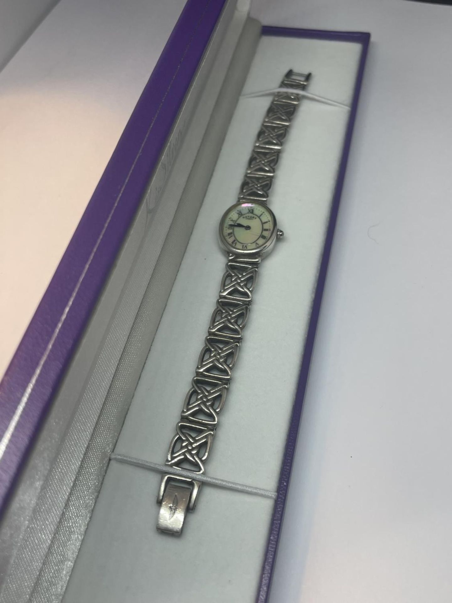 A SILVER ROTARY WRIST WATCH WITH A PEARLISED FACE IN A PRESENTATION BOX