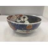 AN ORIENTAL DISH DIAMETER 18.5CM