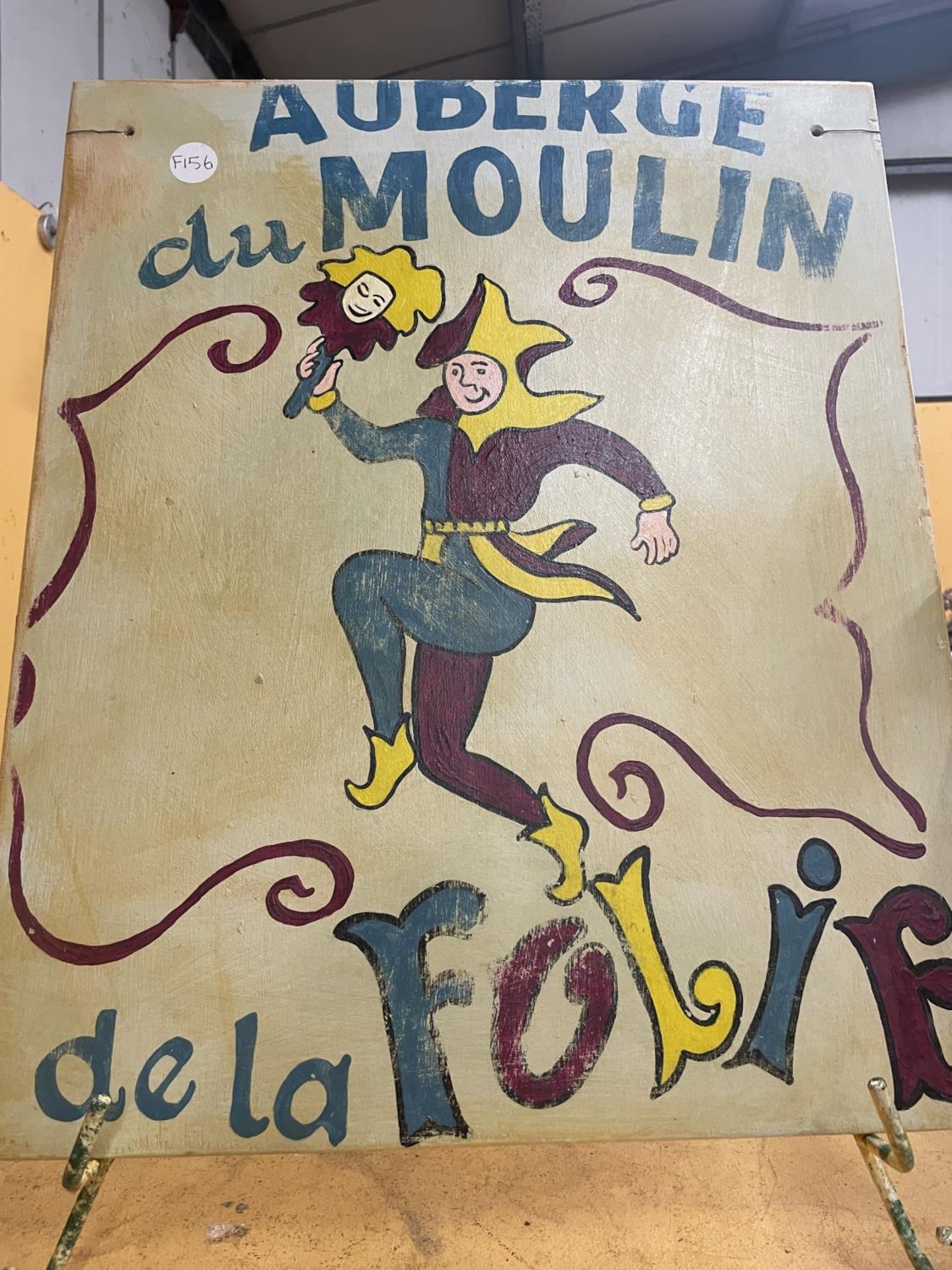 A HANDPAINTED WOODEN SIGN AUBERGE DU MOULIN DE DE LA FOLIE ON AN EASELSIZE 62CM X 51CM - Image 2 of 4