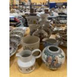 A COLLECTION OF CERAMICS TO INCLUDE JUGS, PLANTERS AND VASES