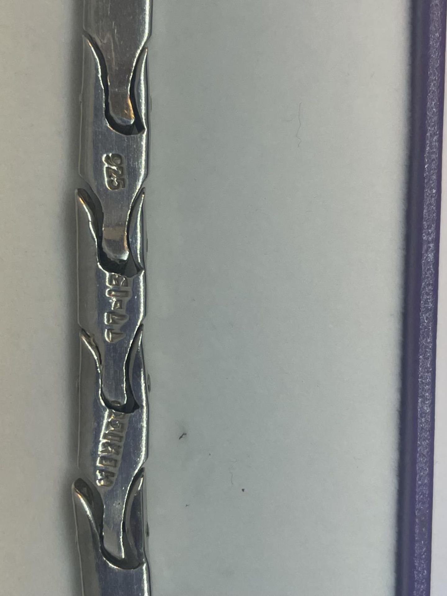 A MARKED SILVER BRACELET IN A PRESENTATION BOX - Image 3 of 4