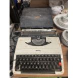 A VINTAGE IMPERIAL 'GOOD COMPANION' 203 TYPEWRITER