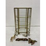 A BRASS AND GLASS SMALL DISPLAY CABINET WITH CONTENTS TO INCLUDE MINIATURE ANIMALS, A BRACELET,