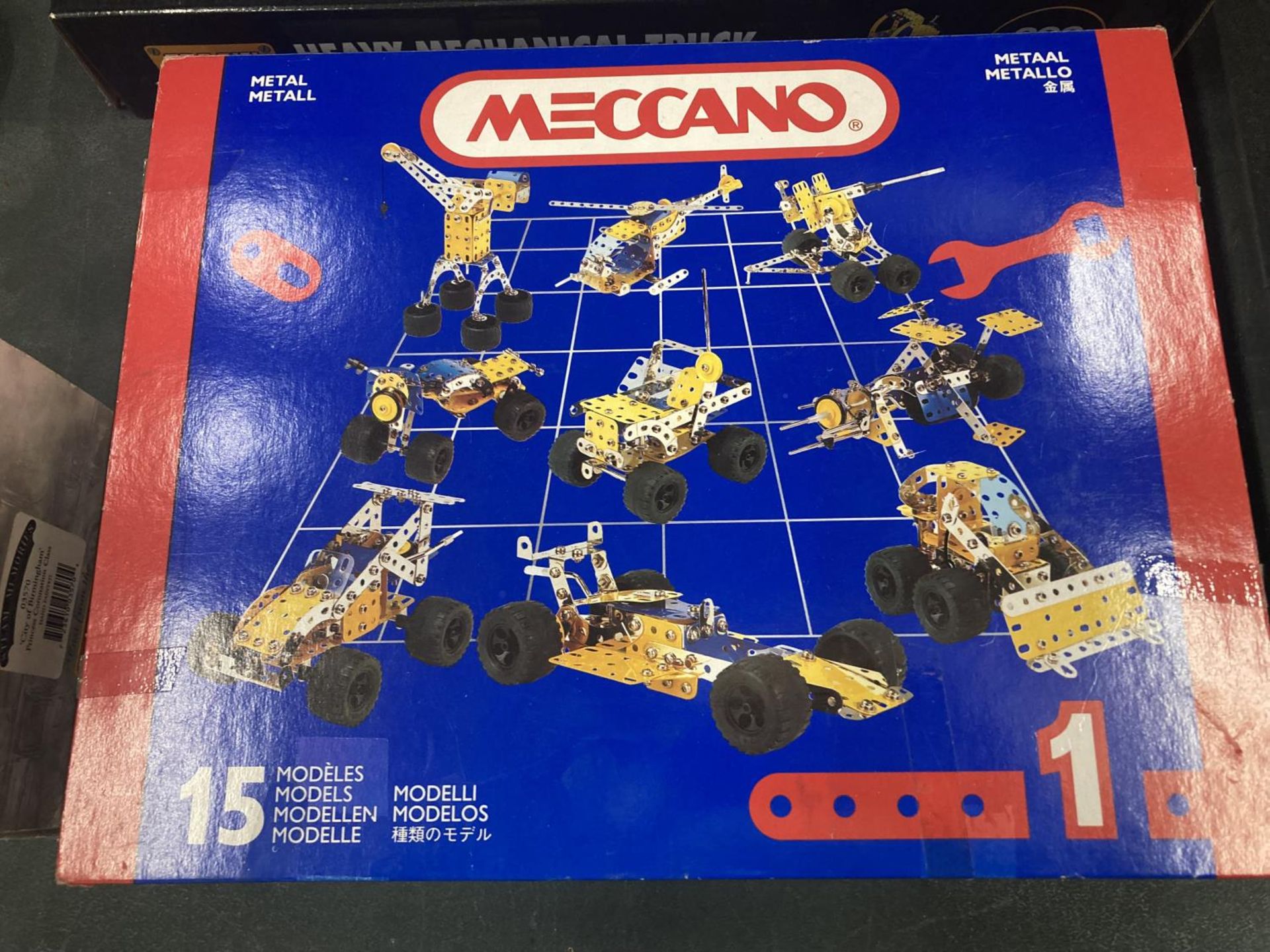 THREE BOXED CHILDREN'S CONSTRUCTION SETS - CAPSELA 70, MECCANO AND DIY METAL CONSTRUCTION MODEL KIT - Image 3 of 4