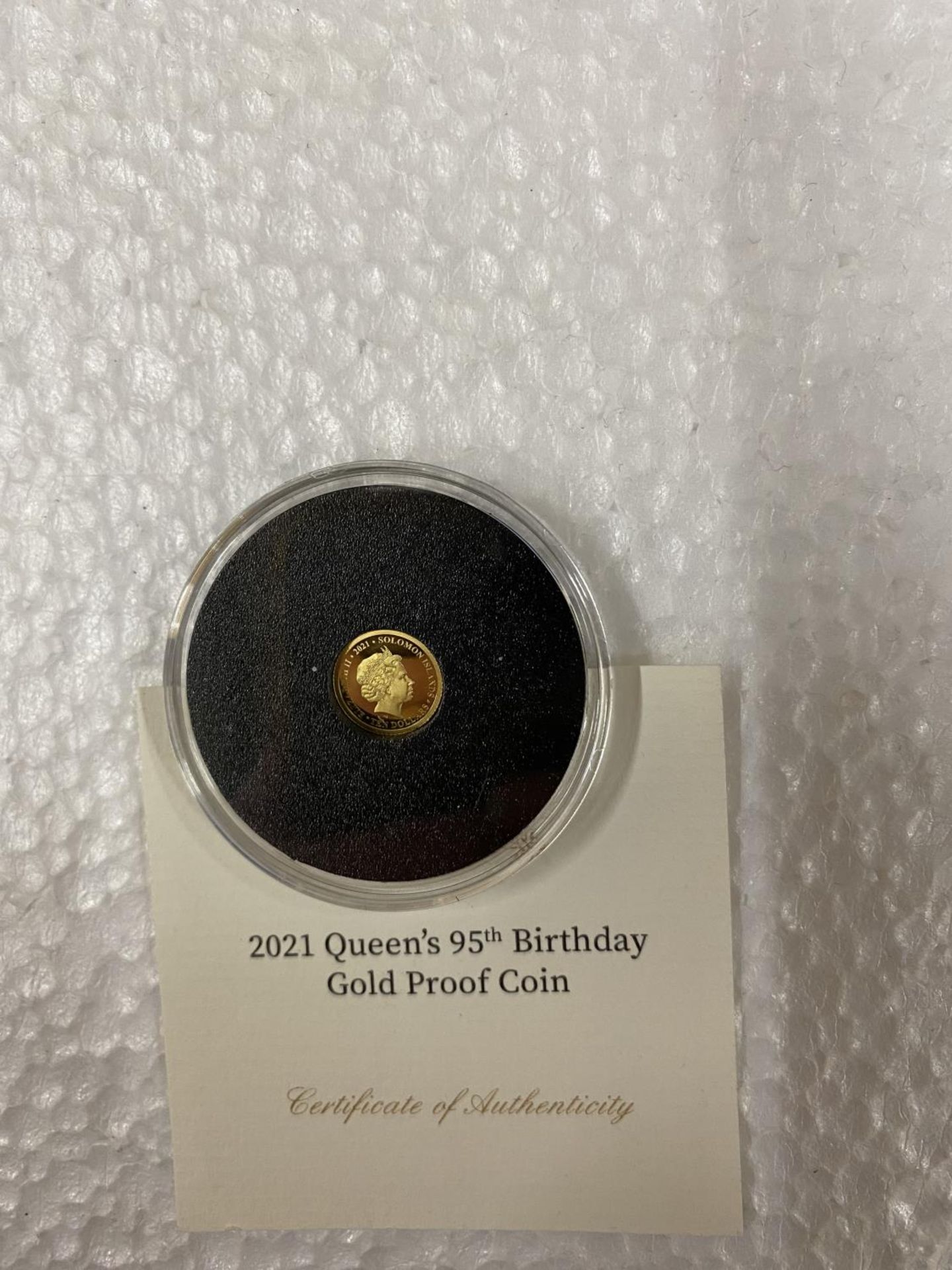 SOLOMON ISLANDS “2021 QUEEN’S 95TH BIRTHDAY” A 24 CARAT GOLD PROOF COIN WITH COA. THE COIN WEIGHS - Image 3 of 3