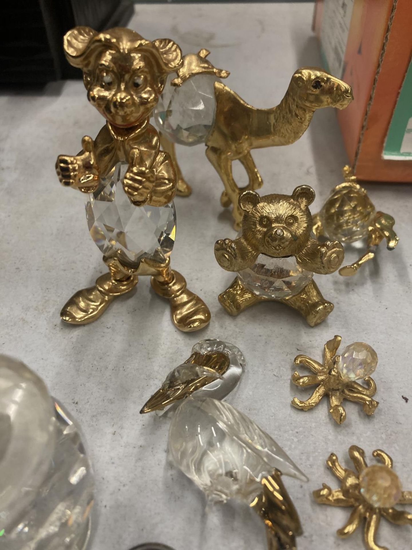 A COLLECTION OF CRYSTAL ORNAMENTS TO INCLUDE ANIMALS, ETC - Image 2 of 4