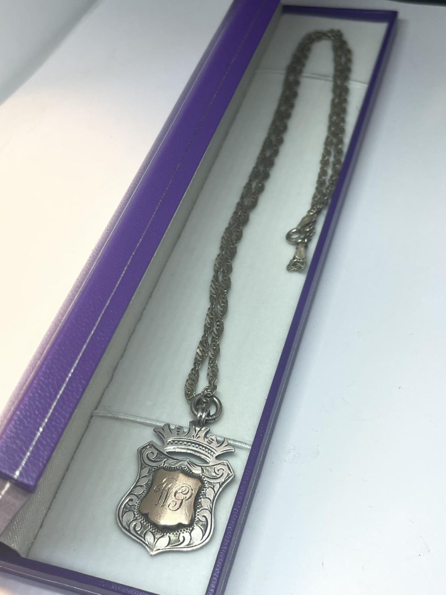 A MARKED SILVER NECKLACE WITH A HALLMARKED BIRMINGHAM SILVER WATCH FOB IN A PRESENTATION BOX - Image 5 of 5