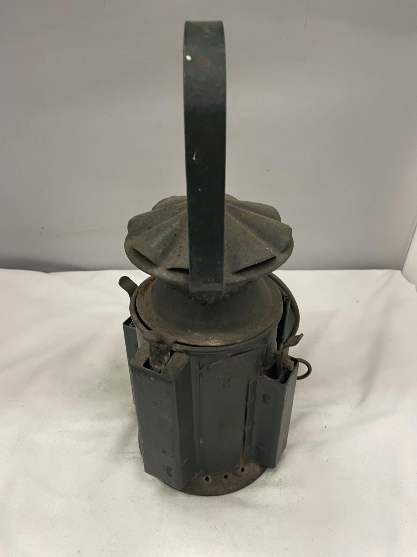 A VINTAGE RAILWAYS SIGNAL LAMP - Image 3 of 4