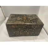 AN ORIENTAL LAQUERED BOX WITH THE ROOSTER DESIGN