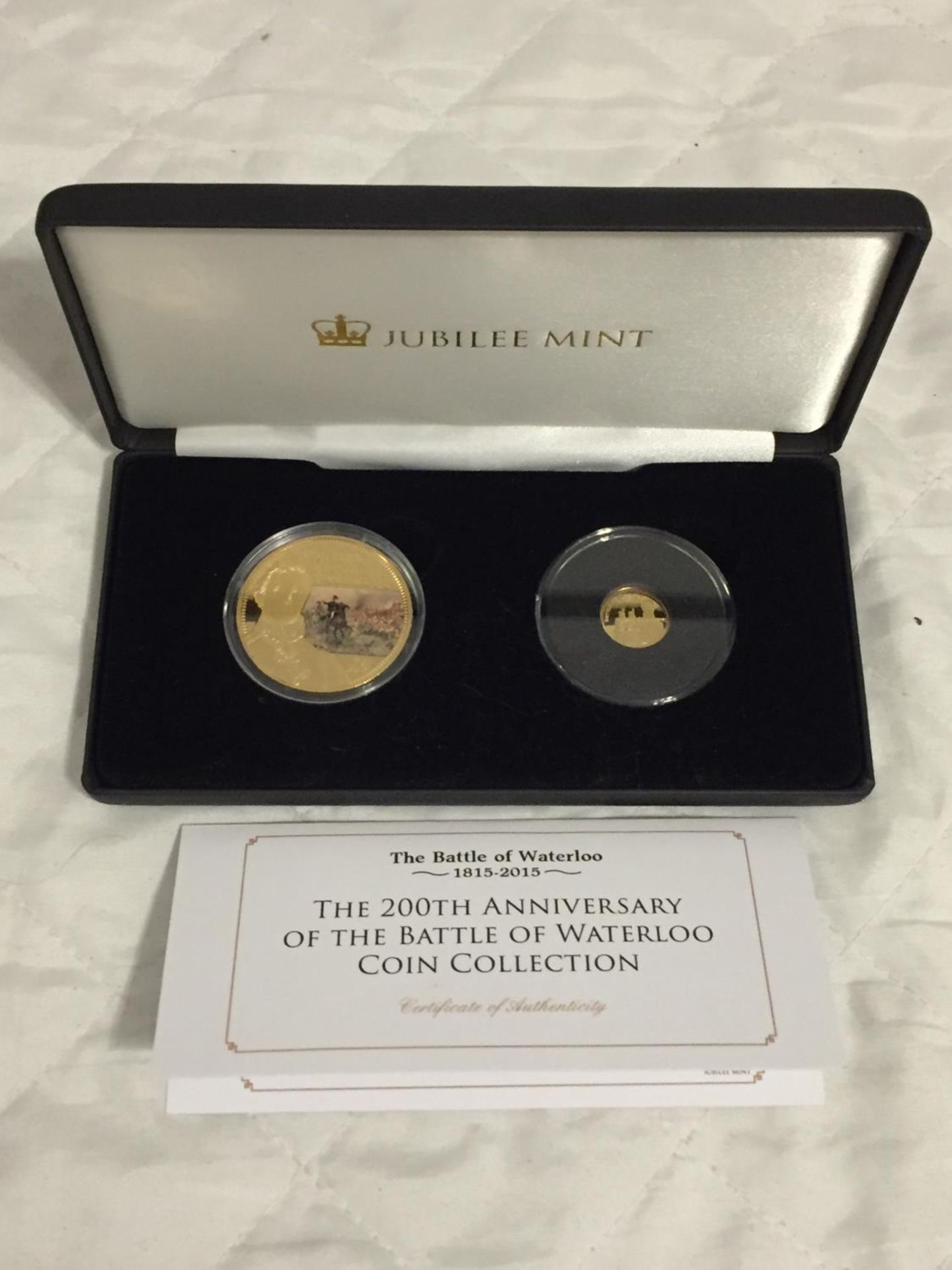 A CASED 200TH ANNIVERSARY OF THE BATTLE OF WATERLOO COIN COLLECTION SET STRUCK IN SOLID 9 CARAT GOLD