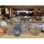 A QUANTITY OF GLASSWARE TO INCVLUDE VASES, BOWLS, ETC