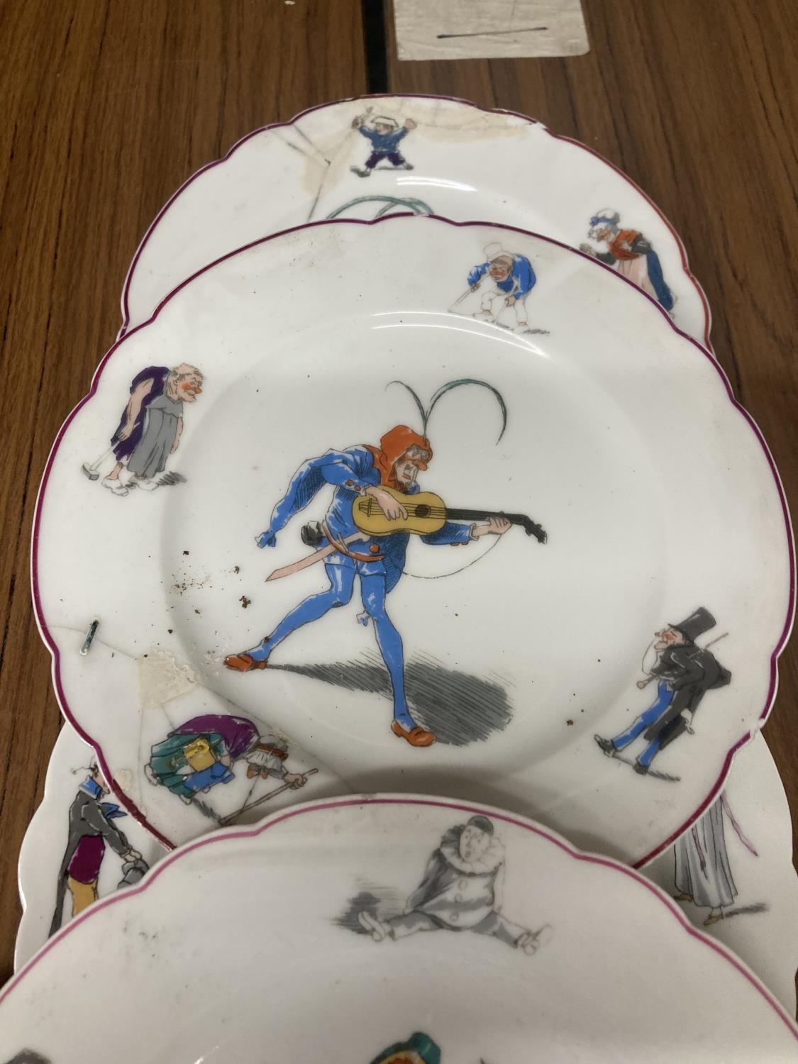 A COLLECTION OF VINTAGE PLATES WITH IMAGES OF COMICAL JESTER SCENES - Image 4 of 4