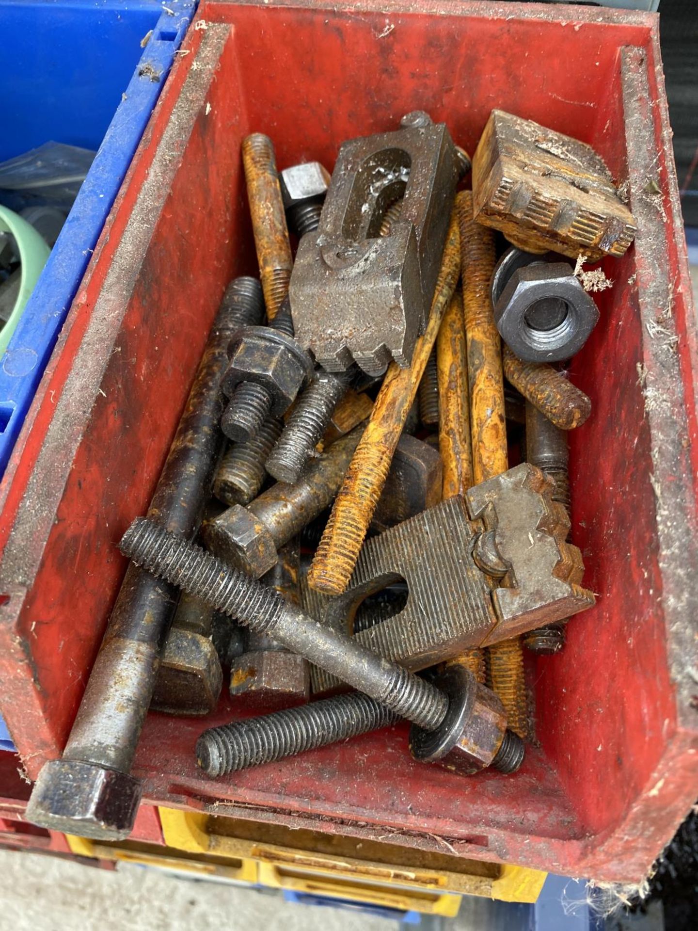 A WORKSHOP DISPLAY BOARD WITH A LARGE ASSORTMENT OF LIN BINS CONTAINING HARDWARE AND TOOLS ETC - Image 20 of 21