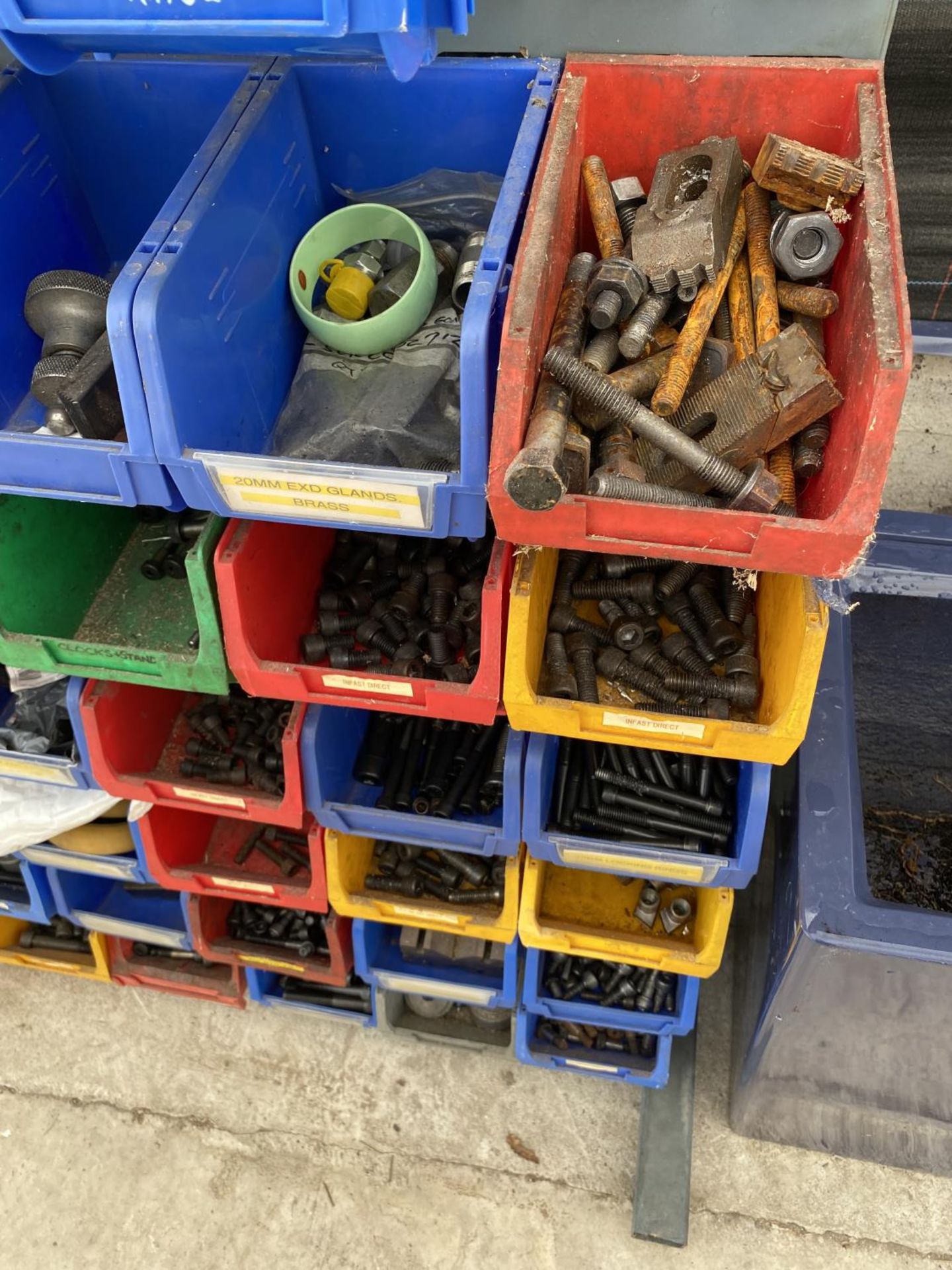 A WORKSHOP DISPLAY BOARD WITH A LARGE ASSORTMENT OF LIN BINS CONTAINING HARDWARE AND TOOLS ETC - Image 6 of 21