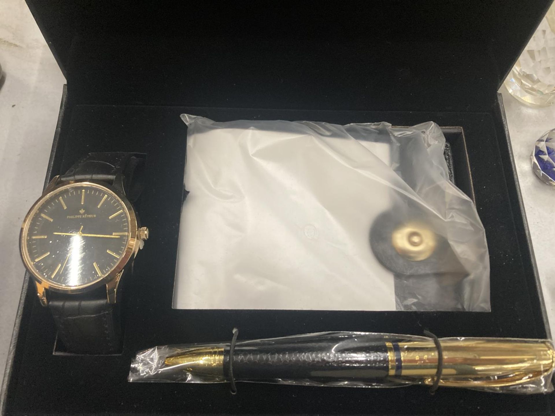 AN AS NEW BOXED BIDEN WRISTWATCH, BOXED PEN, WATCH AND NOTEBOOK SET, TWO 'LADY' JEWELLERY STANDS AND - Image 4 of 4