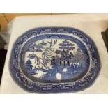 A LARGE VICTORIAN BLUE AND WHITE WILLOW PATTERN SERVING PLATTER WIDTH 53CM X 43CM