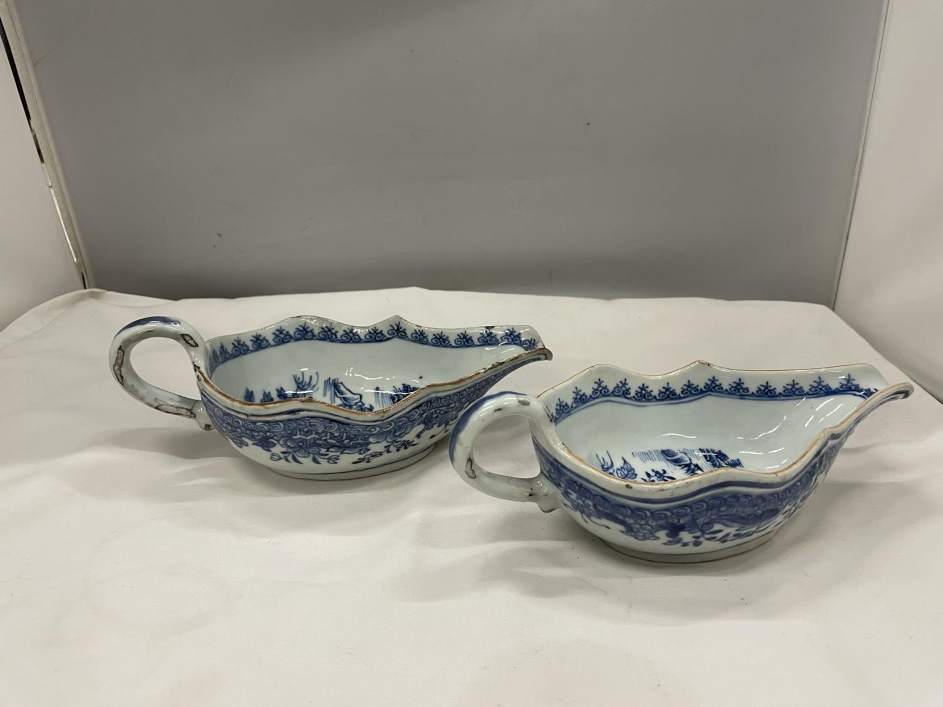 A BELIEVED TO BE LATE 18TH/EARLY 19TH CENTURY CHINESE QING DYNASTY/NANKIN BLUE AND WHITE SAUCE - Image 3 of 8