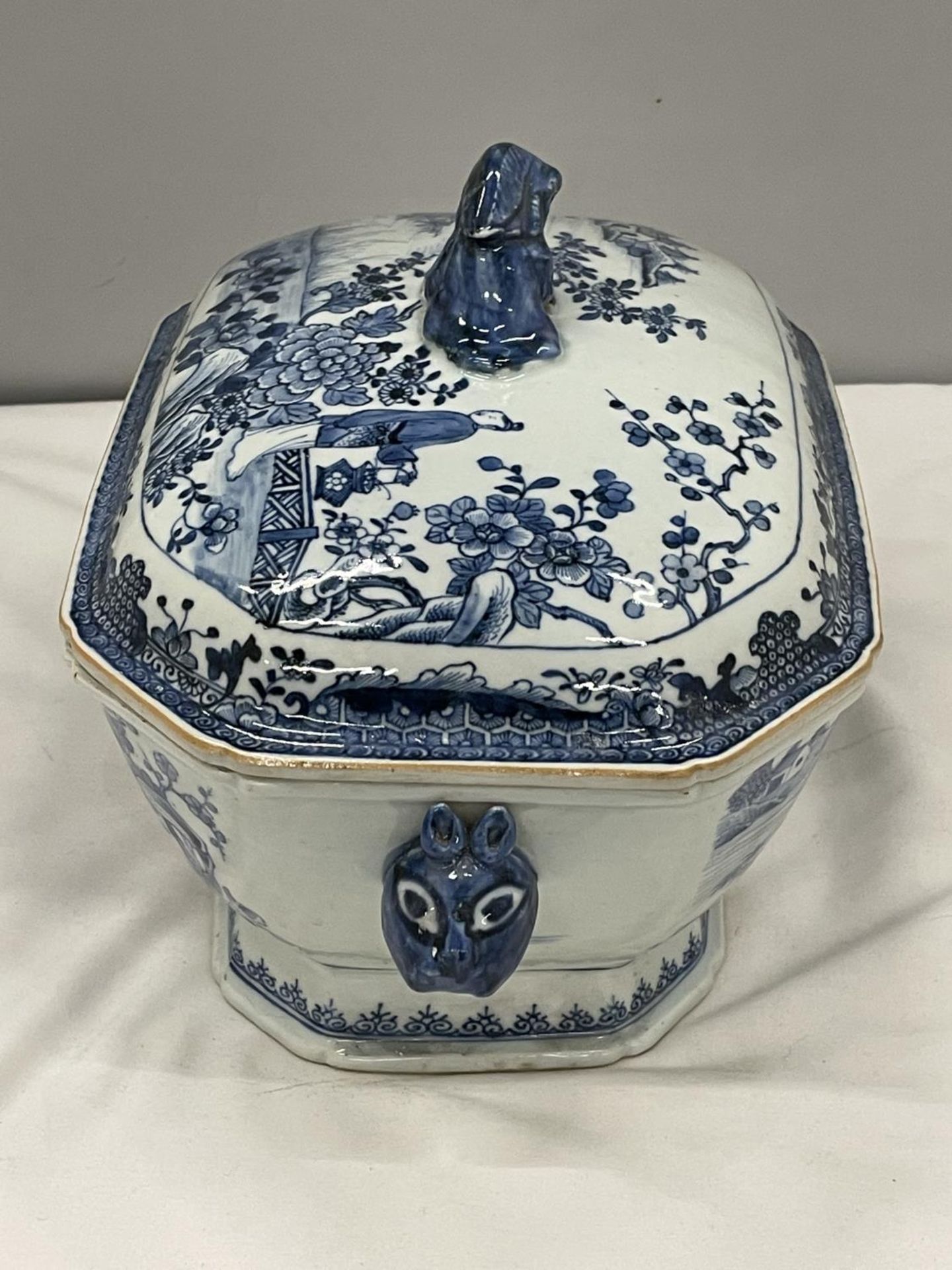 A BELIEVED TO BE LATE 18TH/EARLY 19TH CENTURY CHINESE QING DYNASTY/NANKIN BLUE AND WHITE LARGE - Image 5 of 9