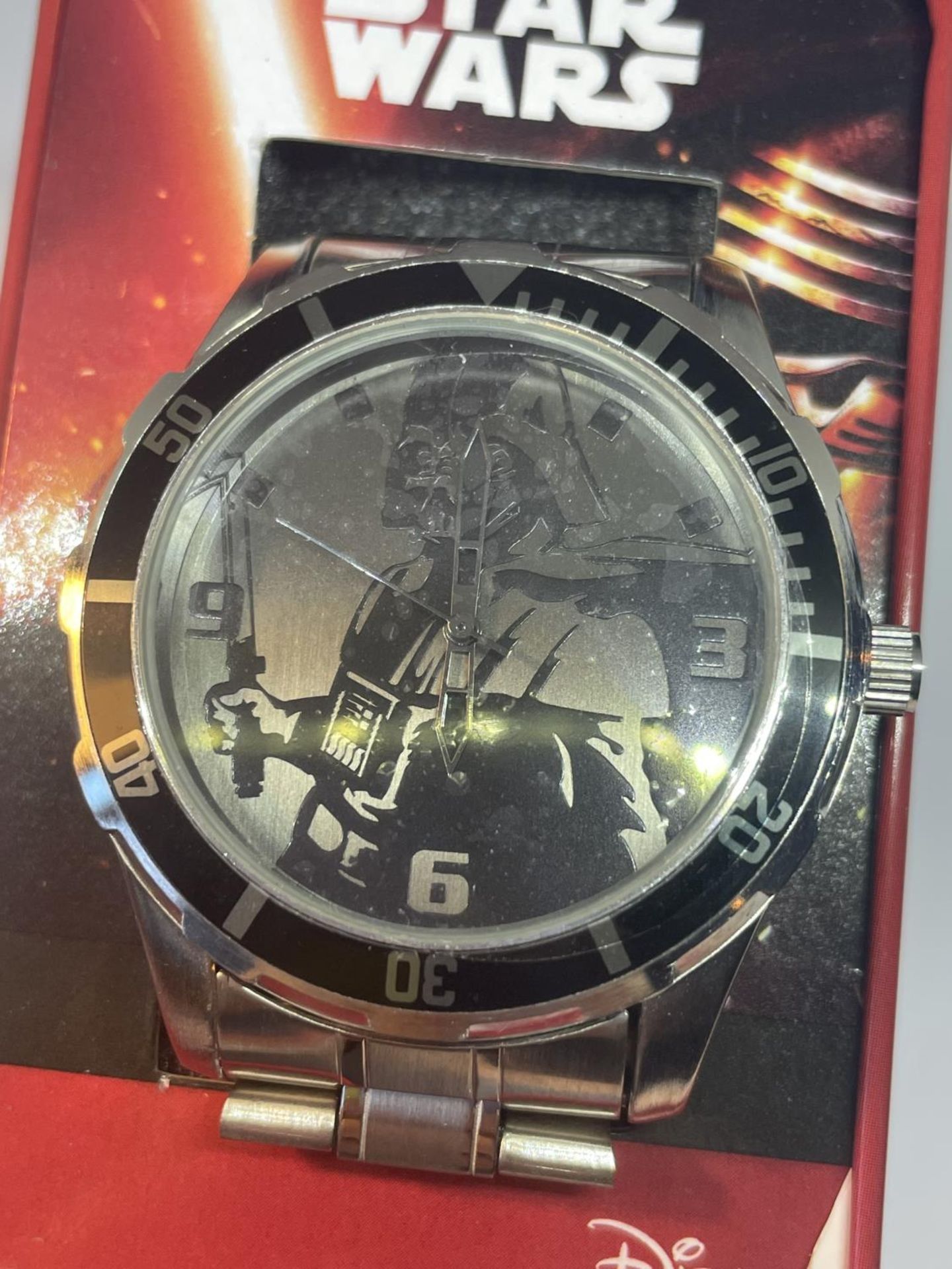 A STAR WARS WATCH IN A PRESENTATION TIN - Image 2 of 3