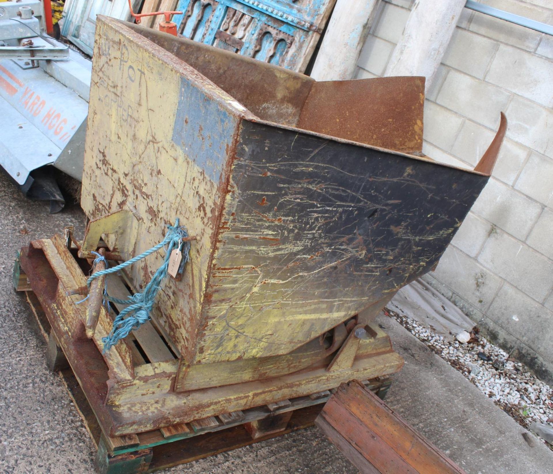 A 38" TIPPING SKIP NO VAT - Image 2 of 3