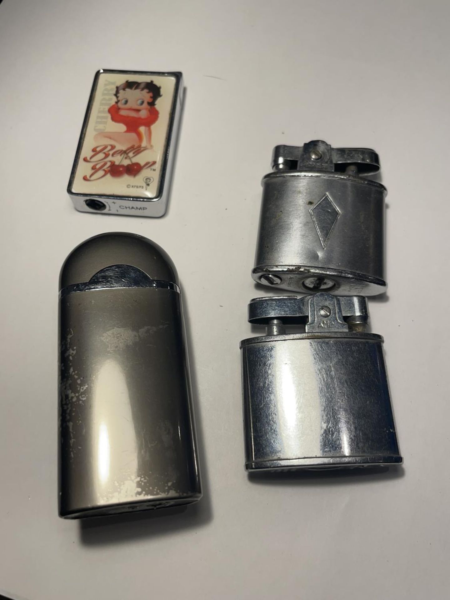 FOUR VARIOUS VINTAGE CIGARETTE LIGHTERS ONE BETTY BOO - Image 3 of 3