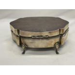 A HALLMARKED BIRMINGHAM SILVER TRINKET BOX ON LEGS WITH A BLUE VELVET INTERIOR GROSS WEIGHT 236