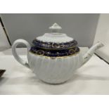 AN ANTIQUE DR WALL PERIOD WORCSTER PORCELAIN TEAPOT 18TH/19TH CENTURY OF TAPERED FLUTED SHAPE WITH