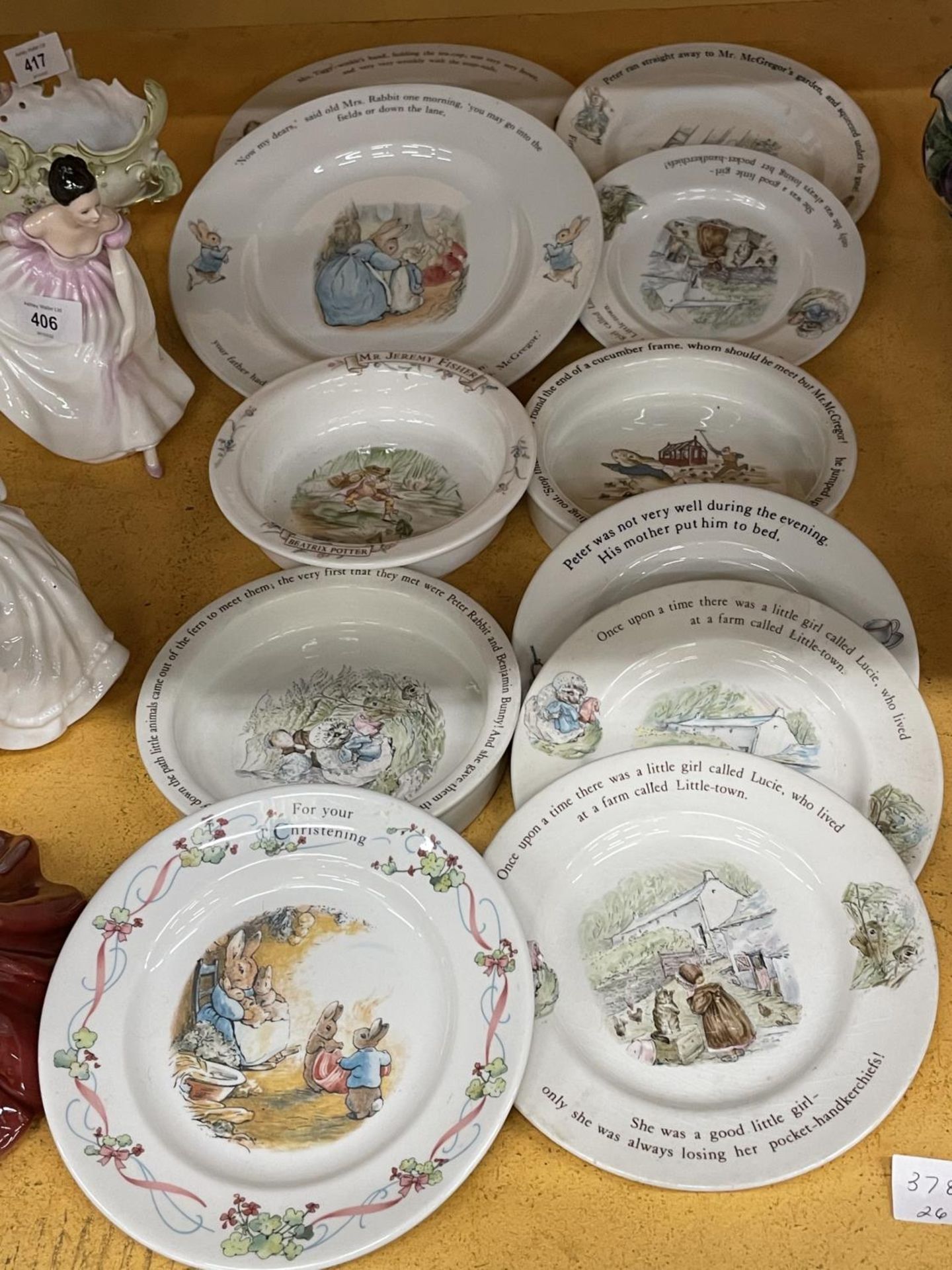 A COLLECTION OF PETER RABBIT CERAMICS TO INCLUDE PLATES AND BOWLS