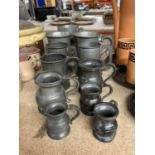 A COLLECTION OF VINTAGE PEWTER TANKARDS OF VARIOUS SIZES