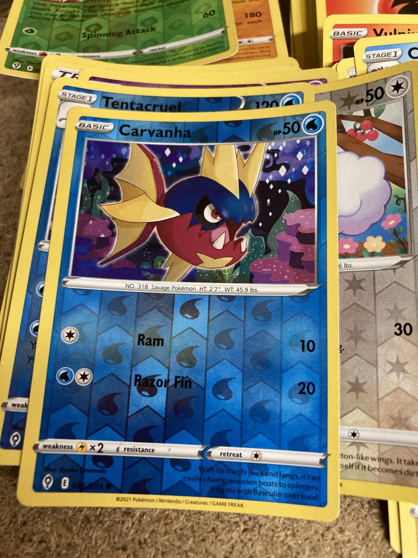 A BUNDLE OF OVER 200 POKEMON CARDS TO INCLUDE HOLO'S AND RARES - Image 4 of 4