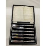 A BOXED SET OF HALLMARKED BIRMINGHAM SILVER BUTTER KNIVES